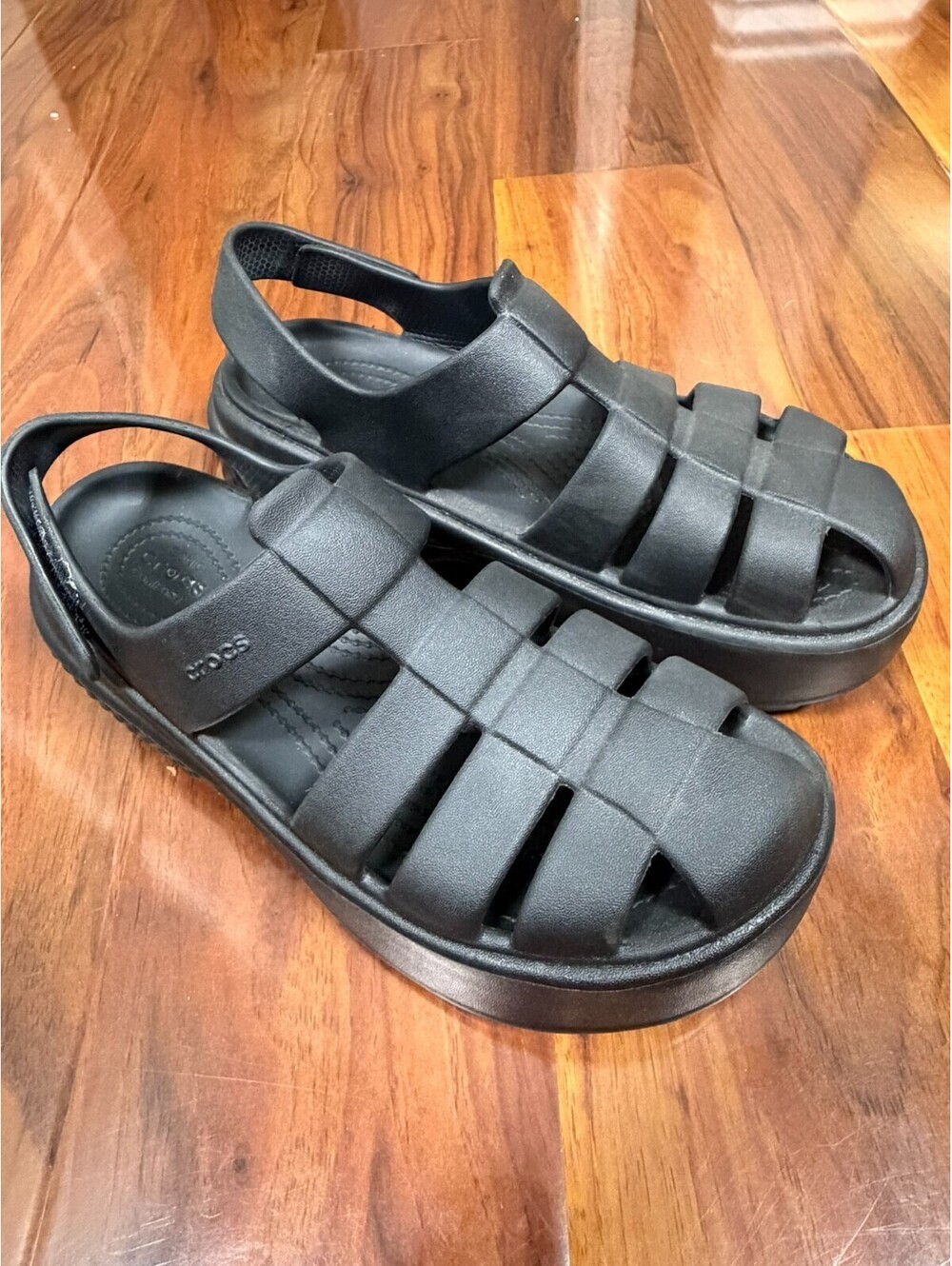 Crocs Women’s US 8 Stomp Fisherman Shoes Platform Sandals Black Jelly Men’s 6 US